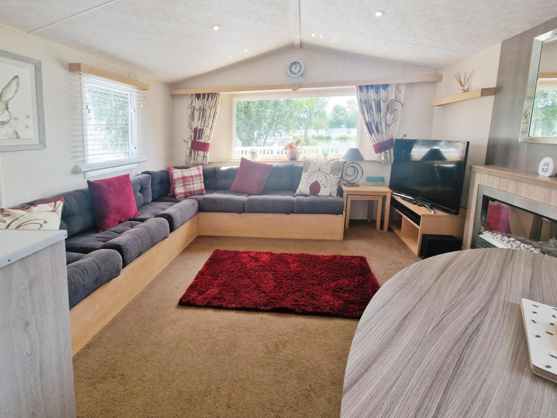 Lakeside Cotswold Holiday Home Cirencester Exterior photo