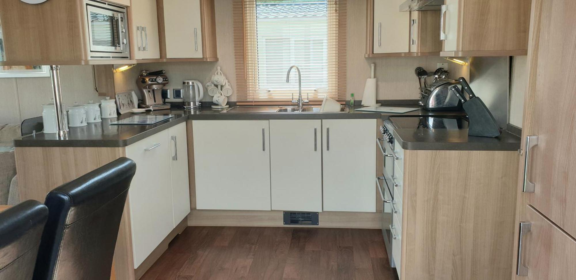 Lakeside Cotswold Holiday Home Cirencester Room photo